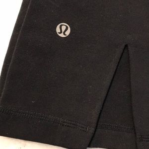 Lululemon black slit back yoga crops EUC Size 6
